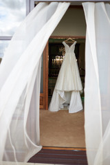 Fototapeta na wymiar bride and groom in wedding dress
