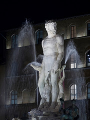 Italia, Firenze, fontana del Nettuno in piazza della Signoria.