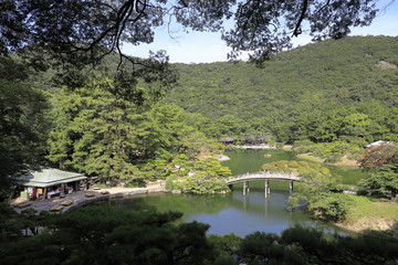 栗林公園 飛来峰から見た南湖 (香川)