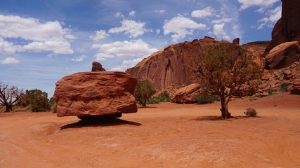 Fototapeta na wymiar Scenic Balanced Rock - Monument Valley