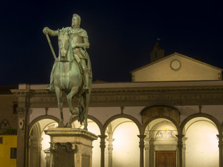 Obraz premium Italia, Firenze, statua di Cosimo a cavallo, piazza santissima Annunziata