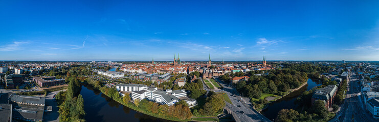 Fototapeta na wymiar Eingang zur Stadt Lübeck