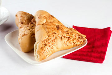 Picos de queso suaves served in a plate