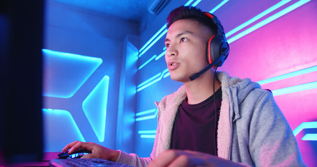 cybersport gamer have live stream © ryanking999