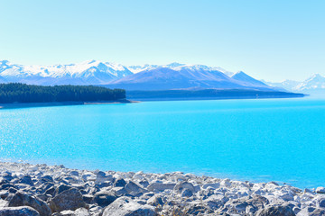 Lake Pukaki viewing point with mountain on snow