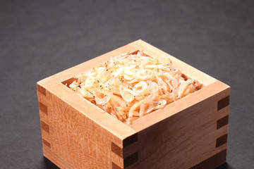 枡に入った干しえび