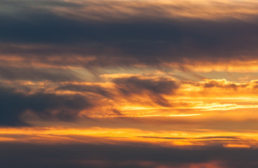 Obraz premium jasny dramatyczny zachód słońca