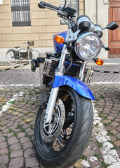 close up de moto azul modelo antigo clássico 