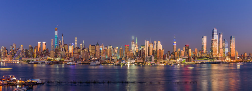 Fototapeta New York City Manhattan midtown buildings skyline at night