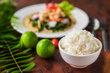  Steamed rice in a white cup and food