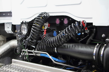 Truck semi trailer towing fast connection system, electrical and pneumatic pipes with connectors,...