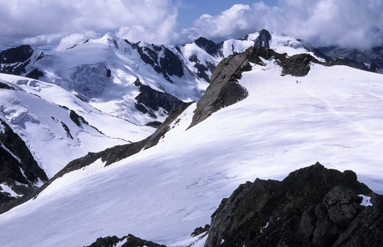 Gletschertour - Blick  vom Monte Cevedale, der mit 3778 Metern  neben dem ortler und der K&ouml;nigspitze die dritth&ouml;chste Erhebung in den Ortler Alpen
