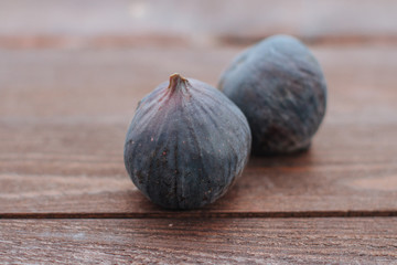 fresh figs on wooden background
