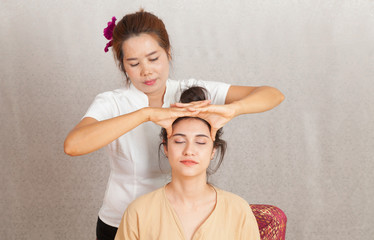 Closeup head massage the spa with thai style. - 291242793