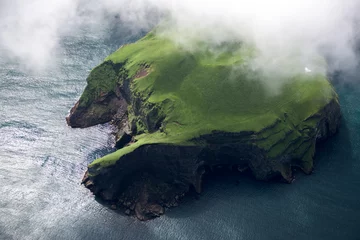 Deurstickers Woonkamer Luchtmening van mooi klein eiland in IJsland