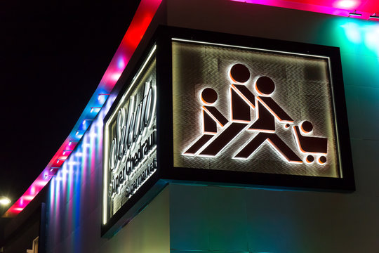 The new Super Chedraui Selecto Supermarket at Zona Hotelera in the evening