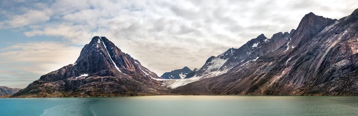 Poster de jardin Panoramic view ofthe Skjoldungen, a coastal island in the southeastern shores of Greenland. It is located between two fjords, the Southern Skjoldungen Fjord.