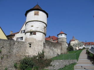 Fototapeta na wymiar Rundturm an der Stadtmauer in Dillingen