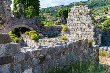 Fototapeta na wymiar antique architecture, the remains of ancient buildings in the city of Bar on the Adriatic coast