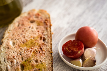 Bread with tomato and olive oil