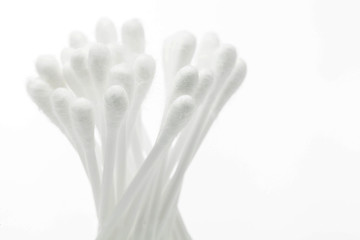 Naklejka premium swabs cotton buds isolated on white background