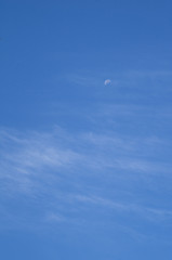 空と月と雲