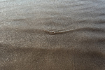 Pulsating ocean energy in shallow water at the time of high tide or low tide