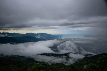 Fototapeta na wymiar Da Nang desde las montañas