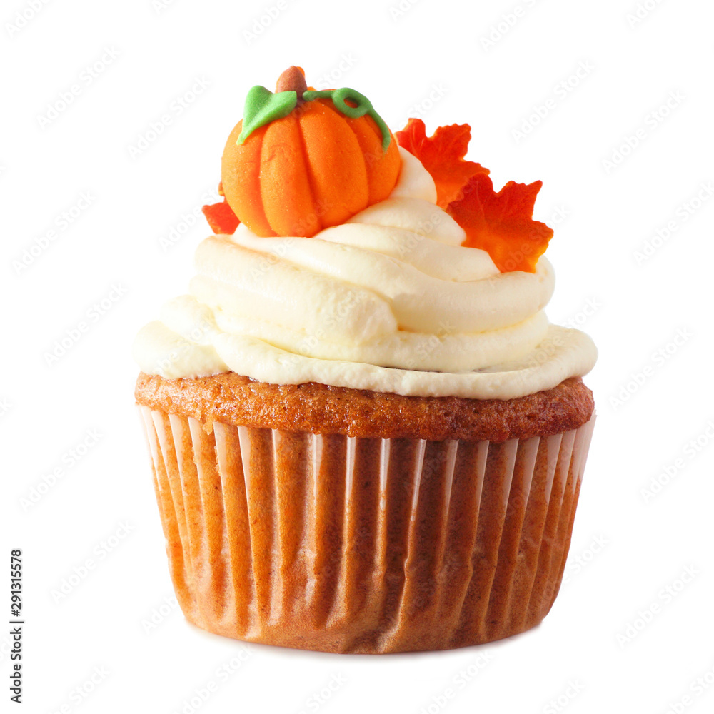 Poster fall pumpkin spice cupcake with creamy frosting and leaf and pumpkin toppings isolated on a white ba