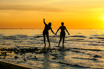 Fototapeta premium Couple on the beach at sunset