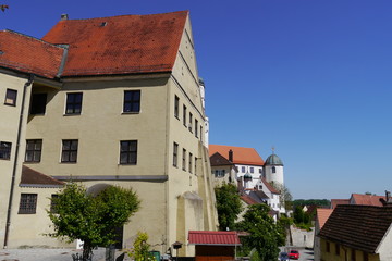 Hafenmarkt und Schloss dillingen