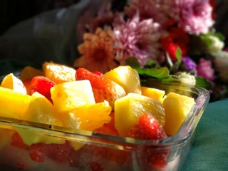 Fototapeta na wymiar fruit salad in a bowl