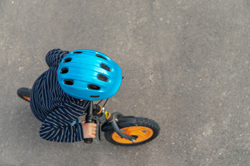 Child wears a helmet on his wheel