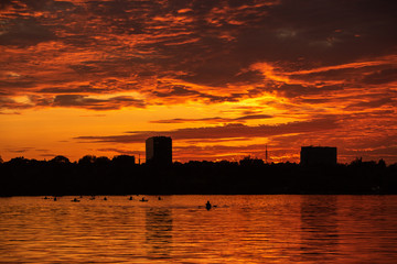 Naklejka premium Bucharest sunset on Herastrau lake with kayak , people having relaxing and fun time