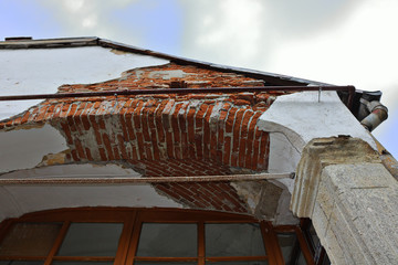 dampness effect on old house
