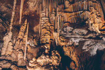 Tropfsteinh&ouml;hle