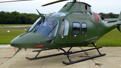 Fototapeta na wymiar elicotteri mostra statica