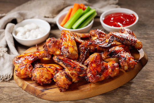 plate of grilled chicken wings