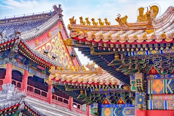 Fototapete Peking Chinesische traditionelle Architektur - bunte Ornamente und Statuendrachen auf dem Dach des Lama-Tempels in Peking, China