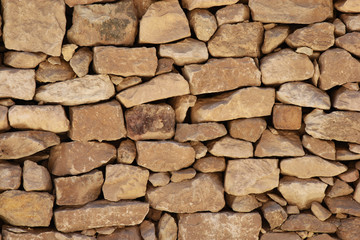 Stone wall made with rocks without concrete.