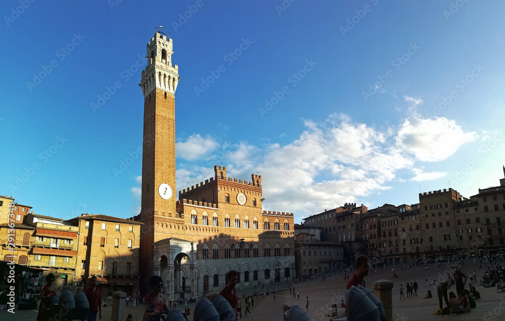 Wall mural siena, piazza del campo with palazzo comunale