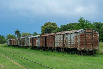 Fototapeta na wymiar tren antiguo abandonado