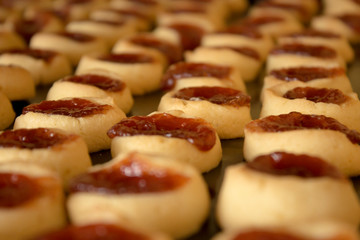 many butter cookies with quince