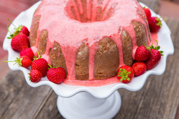bundt strawberry cake