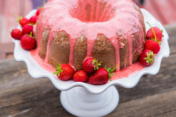 bundt strawberry cake