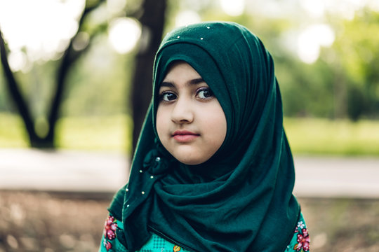 Muslim Girl Child Images – Browse 30,187 Stock Photos, Vectors, and Video |  Adobe Stock