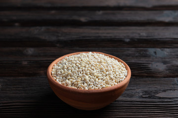 Raw peeled barley grains  (Hordeum vulgare)