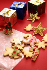 Fototapeta na wymiar クリスマスの飾りづけとクッキー