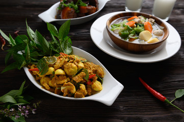 Stir fried pork ribs with curry paste