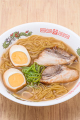 豚骨醤油ラーメン
